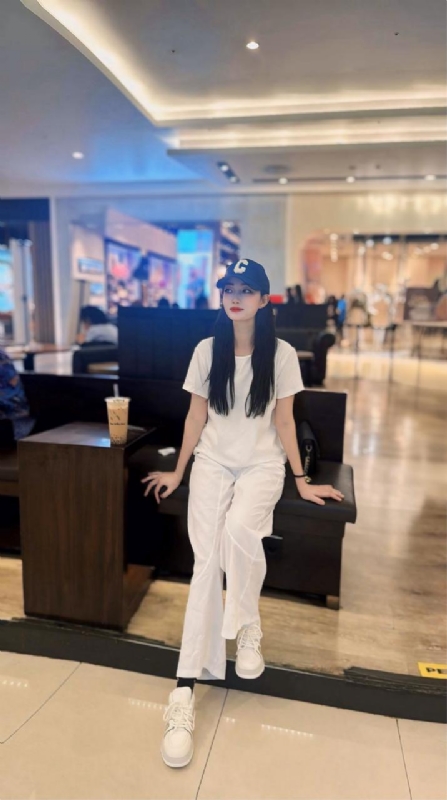 卖火柴的小女孩的第一张照片--九龙残疾人相亲网